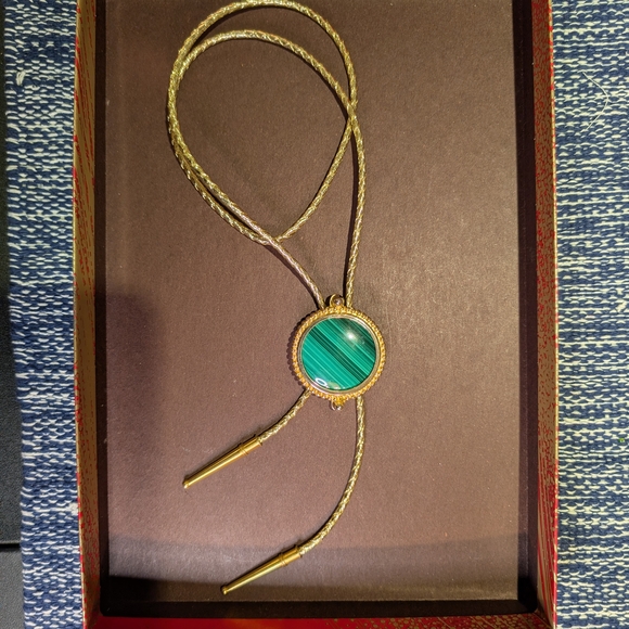 Vintage Jewelry - Vintage Gold and  Natural Malachite Bolo Necklace